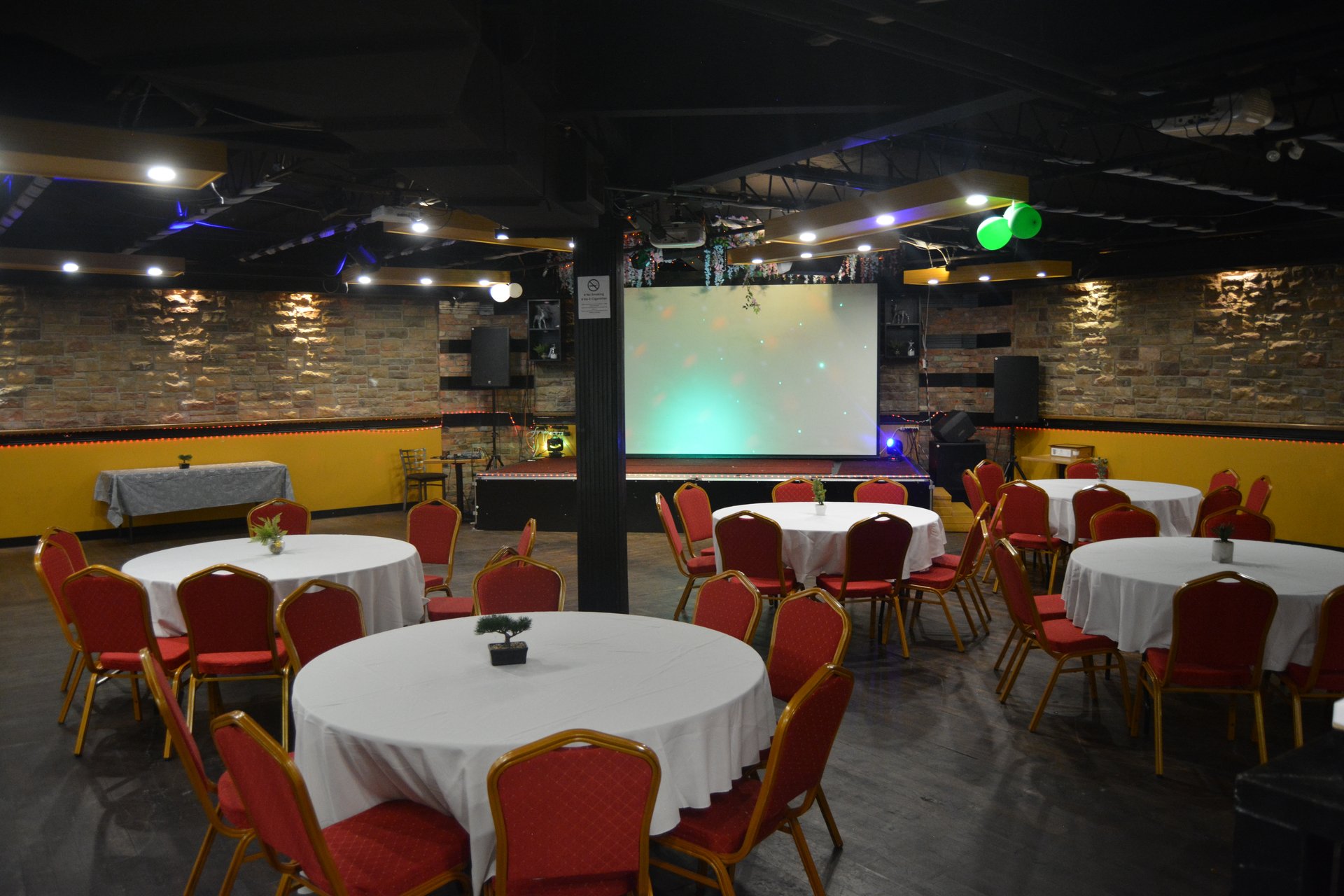 Full Ballroom Capacity & Stage Setup